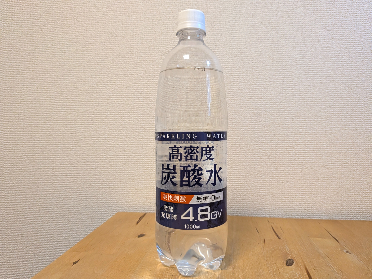 高密度　炭酸水　ミネラルウォーター使用　炭酸充填時4.8G.V　ラベル正面