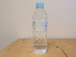 ホテルリブマックス LIVEMAX 岐阜県関市産ミネラルウォーター 賞味期限印字部分