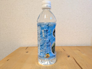 檜原村の水 みどり せせらぎ 風の音♪ 東京都西多摩郡檜原村産ミネラルウォーター ラベル側面