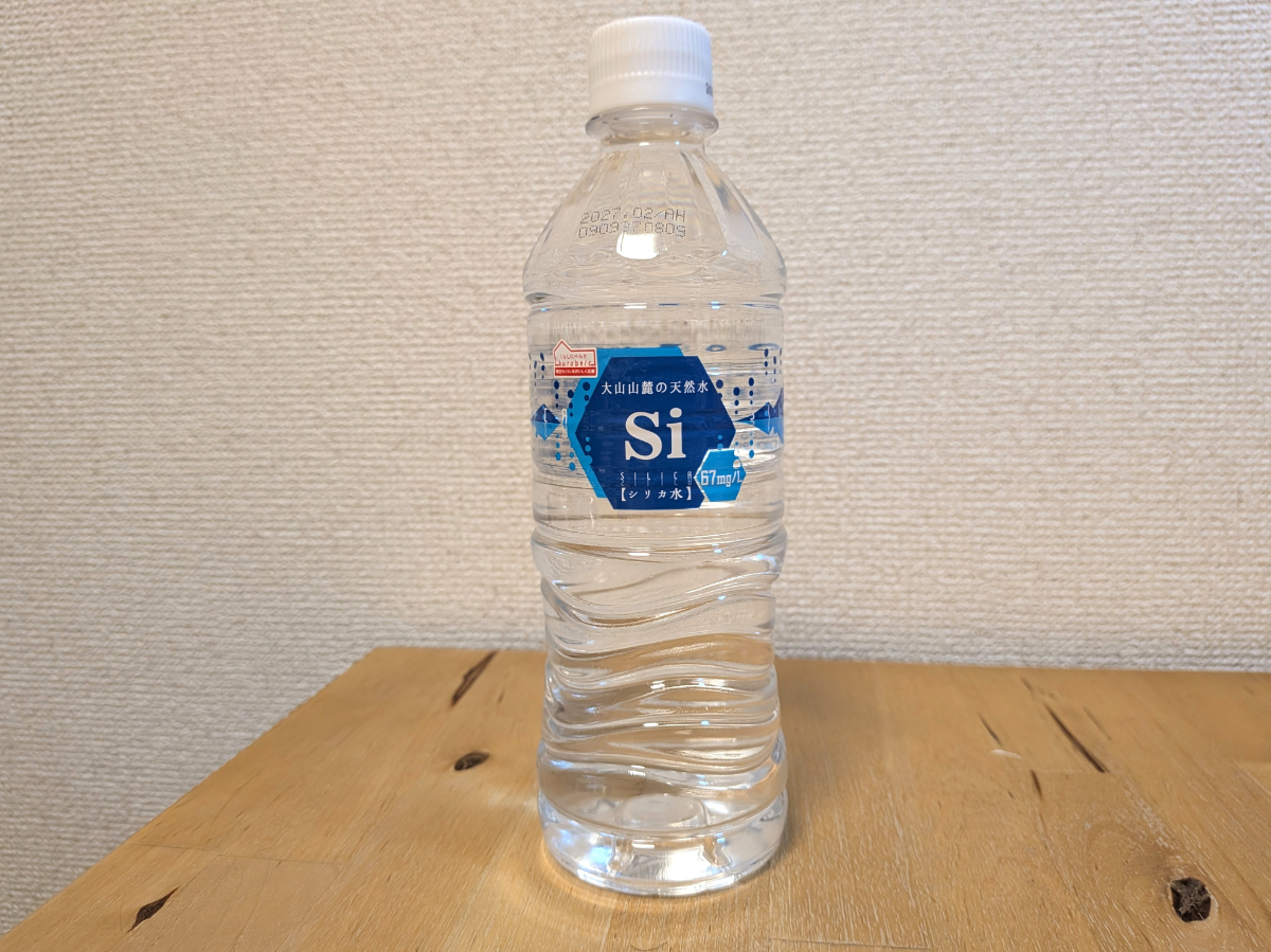 くらしにベルク　大山山麓の天然水　シリカ水　鳥取県米子市産ミネラルウォーター　ラベル正面