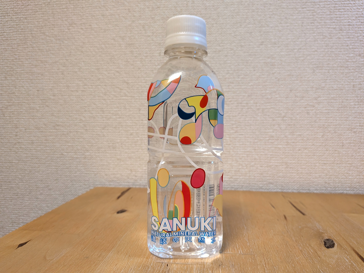 讃岐の天然水　SANUKI　ミネラルウォーター　溝渕珠能さんデザインラベル　ラベル正面