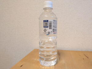 日本のおいしい天然水 閑馬 dydo ダイドー 栃木県佐野市産ミネラルウォーター バーコード
