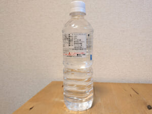 日本のおいしい天然水 閑馬 dydo ダイドー 栃木県佐野市産ミネラルウォーター 成分表記