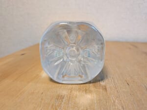 fun fun Smile トップバリュ 赤ちゃんの天然水 ペットボトル底部分 東洋製罐製
